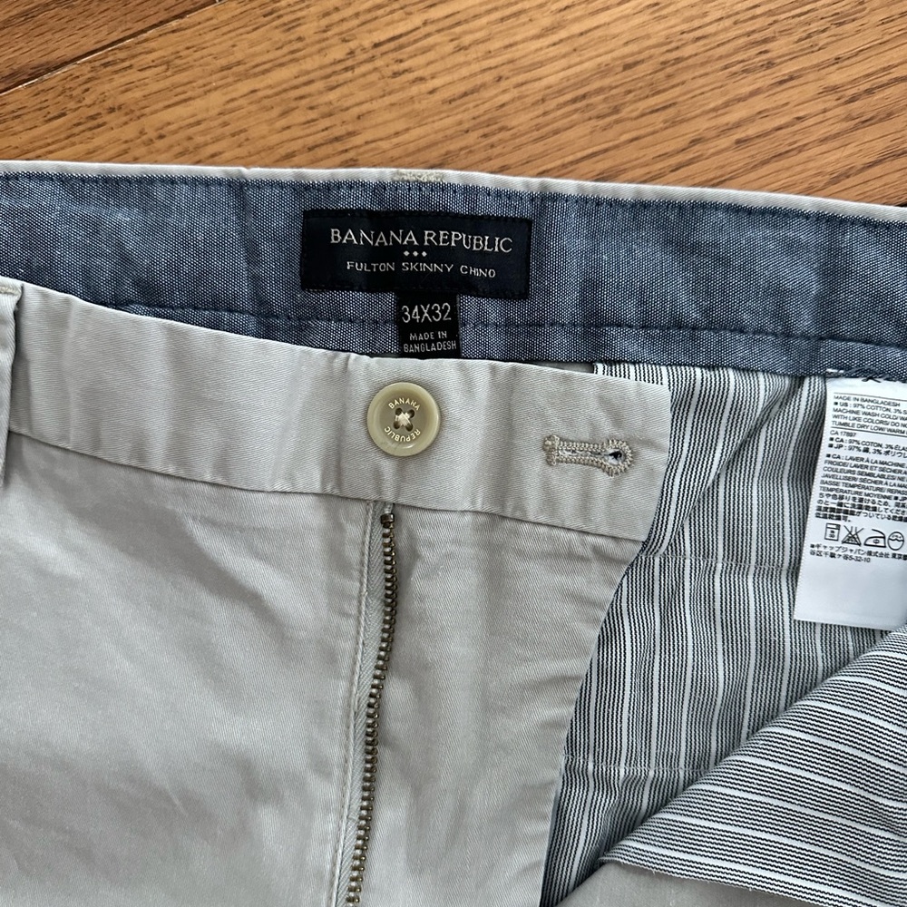 Banana Republic Tan Chinos Classic Fit - Picture 2 of 3